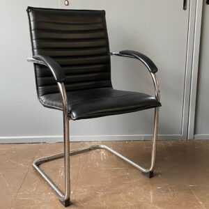 05SEDF - SEDIA UFF PELLE NERA GL OSPITI FISSE RIGHE BRACCIOLI