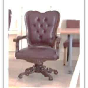 01SEDF - SEDIA LEGNO BRACCIOLI PELLE BORDEAUX DIR BOTTON