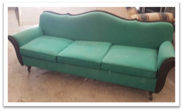 15DIVF - DIVANO RINASCIM 3 P VELLUTO VERDE STR LEGNO NERO