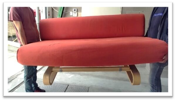 25DIVF - DIVANO ARANCIO /ROSSO GAMBE LEGNO 3 POSTI