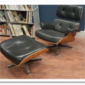 03POLF - POLTRONA   MOD EAMS STR RADICA PELLE NERA + PUFF
