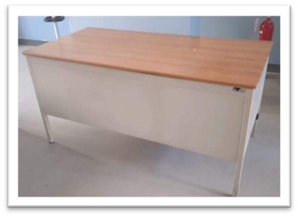 08SCRF - SCRIVANIA '70 PIANO FORMICA STR CHIUSA GRIGIA ALL