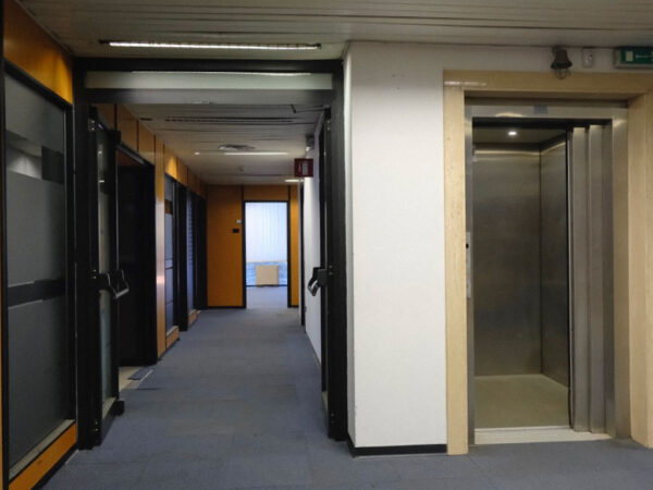 EDIFICIO DIREZIONALE - immagine 19