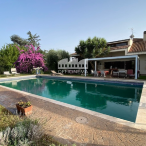 V2110 - VILLA MODERNA CON PISCINA - LAURENTINA